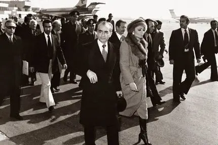 آمریکا و انگلیس چگونه پشت محمدرضا پهلوی را بعد از فرار از ایران خالی کردند؟