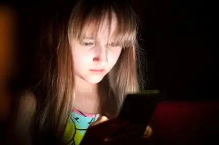 چگونه از کودکان در برابر پورنوگرافی محافظت کنیم؟