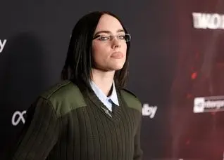 مزاحم همیشگی بیلی آیلیش خواننده مشهور کشته شد