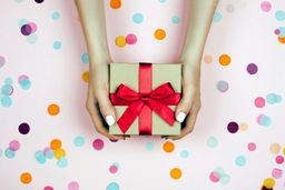 هدیه دادن حال شما را بهتر می‌کند تا هدیه گرفتن