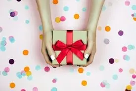 هدیه دادن حال شما را بهتر می‌کند تا هدیه گرفتن