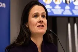 همسر خانم نماینده جاسوس از آب درآمد