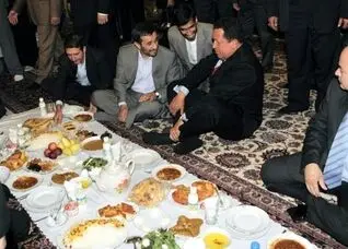 وقتی احمدی‌نژاد نتوانست چاوز را روی زمین بنشاند! 