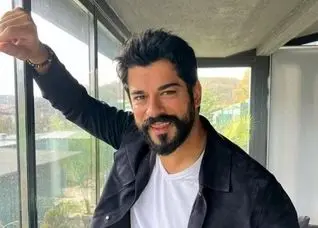 پُز بازیگر مشهور با اسباب‌بازی ۳۵ میلیون دلاری‌اش!