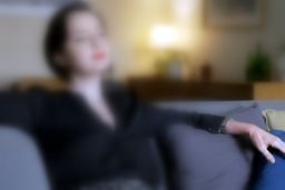 بیماری ترانه علیدوستی چیست؟ | چرا دست‌های ترانه پیر شده است؟