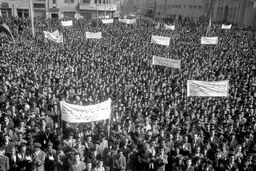 از قرارداد ۱۹۱۹ تا انقلاب؛ مسیری پر فراز و نشیب شعار مرگ بر انگلیس