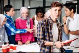 نسل Z و بازتعریف «احترام» | به بزرگ‌ترها احترام بگذار!