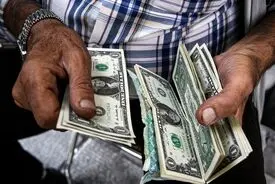 مهار نوسان دلار در سایه محاصره اقتصادی |  آیا فروش ۱۰ هزار دلار به هر کدملی اشتباه است؟