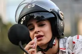 زنان موتورسوار در ایران:  راندن میان ترس