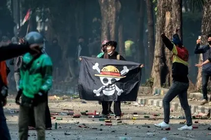 چرا نسل Z در اعتراضات پرچم دزدان دریایی را به دست می‌گیرد؟