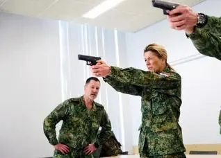 ملکه به ارتش پیوست!