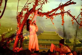 آخرین زنگ کاخ ممنوعه: خودکشی جمعی ۲۰۰ درباری