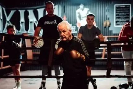 پیرمرد در رینگ | بوکسور ۷۹ ساله همچنان می‌جنگد