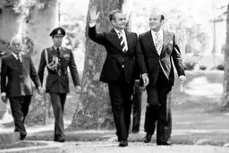 روایتی از آخرین دیدار هوشنگ نهاوندی با شاه  |  شاهدی از درونِ کاخ  | شاه گفت «این کله کار نمی‌کند»