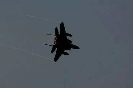حوثی‌ها جنگنده اف-۱۵ عربستان را شکار کردند؟ | روایت حوثی‌ها از یک حمله عجیب