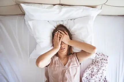  اثر شب اول؛ چرا در جای جدید خوابمان نمی‌برد؟