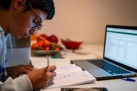  مدارس خارجی از داخل ایران دانش‌آموز می‌گیرند | شهریه ۵ میلیارد تومانی برای دیپلم آنلاین!