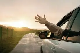 چرا رانندگی با شیشه‌های پایین می‌تواند به سلامت شما آسیب بزند؟