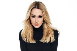 پیروزی آدیسه در دادگاه؛  خواننده مشهور غرامت گرفت