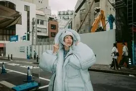 از جعبه خواب ایستاده تا تخت‌های هوشمند | ژاپن چگونه با ابزارهای عجیب به جنگ بی‌خوابی رفت؟