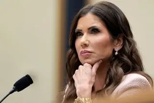 ترامپ وزیر امنیتش را اخراج کرد | ملکه یخ آب شد!