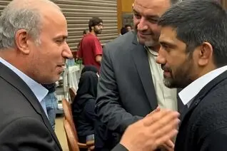 تاج، مچ علیرضا دبیر را خواباند؟ | ملاقات تاج و دبیر در اوج تنش؛ پشت پرده یک دیدار  
