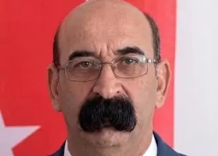 سبیل جنجالی سیاستمداری که برایش رای آورد