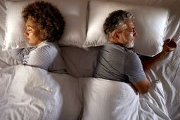 اینطوری بخوابید، احتمالا طلاق می‌گیرید