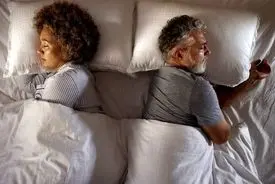 اینطوری بخوابید، احتمالا طلاق می‌گیرید