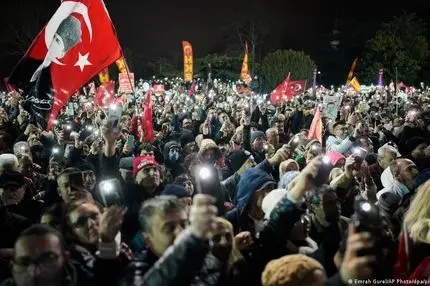 خیابان‌ها شلوغ شد؛ استانبول بهم ریخت | مخالفت‌های اردوغان کف خیابان