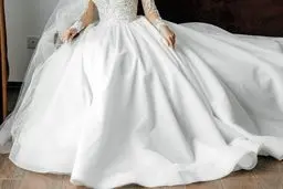 چرا عروس‌ها به لباس عروس دست‌دوم اعتماد ندارند؟