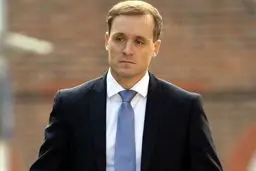 محاکمه خلبانی که مهماندار برهنه را کتک زد!