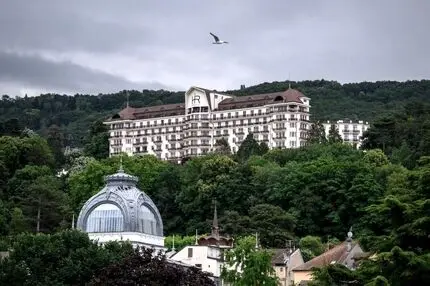 لوکس‌ترین قلعه دیپلماسی جهان | ۲۰ هزار نیروی امنیتی برای یک هتل | محل اقامت اعضای گروه هفت کجاست؟