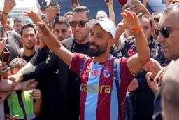  محمد صلاح در صف دستشویی ترکیه گیر افتاد! | عکس 