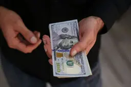 پشت پرده اصرار بر تثبیت دلار |  ارز ارزان به چه کسی می‌رسد؟