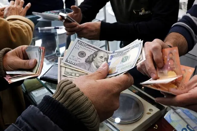 دلار در کدام روزهای ماه رشد بیشتری دارد؟ | ردپای یک الگوی عجیب در افزایش قیمت دلار