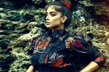 یک شرقی غمگین | چگونه یک دختر ایرانی زیباترین زن جهان شد؟ | کیمیا حسینی کیست؟