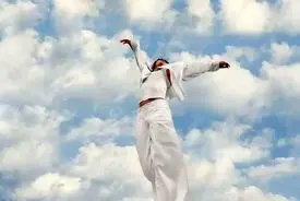 سفیدِ بی‌تفاوت | جنجال رنگ سال بنتون