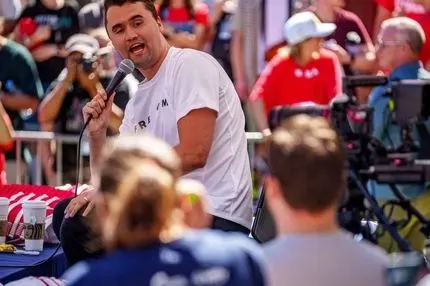 گلوله‌ای که چارلی کرک را کشت از اسلحه رابینسون شلیک نشده! | ردپای موساد در قتل چارلی کرک پررنگ شد