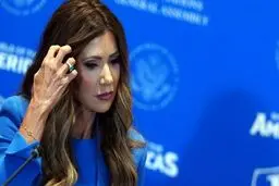 کریستی نوم، وزیر باربی ترامپ، از همسرش طلاق می‌گیرد