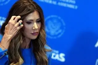کریستی نوم، وزیر باربی ترامپ، از همسرش طلاق می‌گیرد
