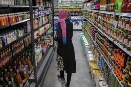 دور باطل اقتصاد ایران چگونه شکل گرفت؟ |   ۷۸ درصد حداقل حقوق برای خوراک صرف می‌شود 