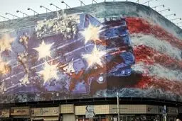 رد خون در میدان انقلاب | پیام یک دیوارنگاره