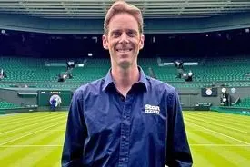 مجری مشهور تلویزیونی از پشت‌بام افتاد و درگذشت