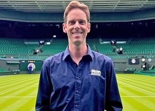 مجری مشهور تلویزیونی از پشت‌بام افتاد و درگذشت