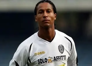 بازیکن فوتبال ایتالیا ناپدپد و جسدش پیدا شد | سری‌آ در سوگ