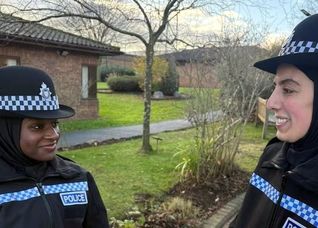 حجاب ایمن با نور آبی | ابتکار تازه پلیس بریتانیا