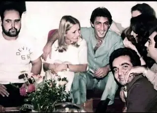  عکس اکبر عبدی کنار گوگوش و خسرو شکیبایی در مهمانی خصوصی 