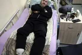 سرباز اوکراینی پای خود را قطع کرد و بعد با پهپاد منتقل شد!