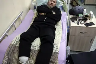 سرباز اوکراینی پای خود را قطع کرد و بعد با پهپاد منتقل شد!